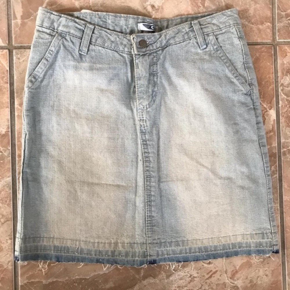 ACTY Size 3 Denim Wash Vintage Jean Mini Skirt With Unfinished Hem. New With Tag